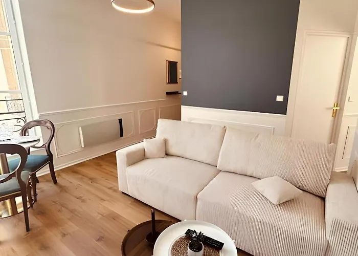 Апартаменты St Croix Style Haussmannien Lumineux 